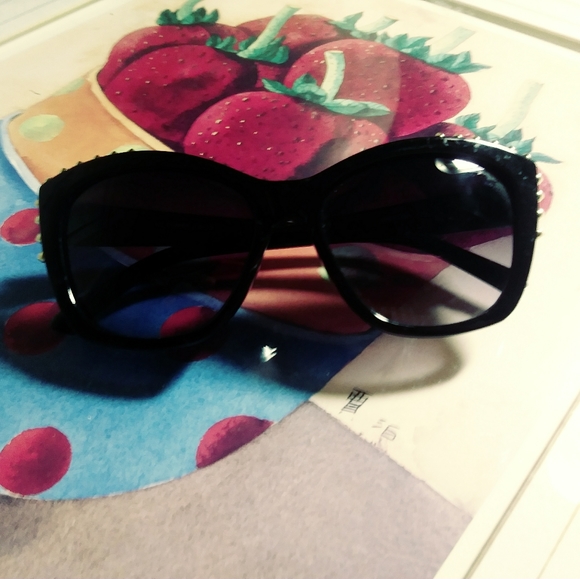 Chloe Other - CHLOE SUNGLASSES 😎 DESIGNER GLASSES.